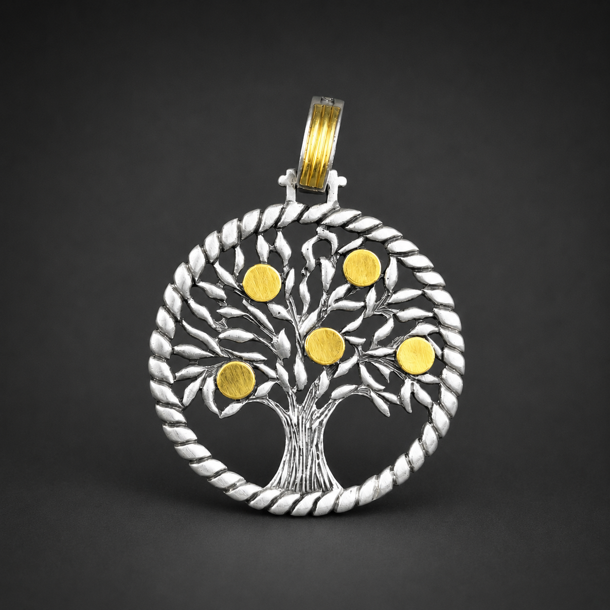 Dije árbol de la vida en plata y oro, ca. 2000. Dije árbol de la vida en plata y oro, ca. 2000.