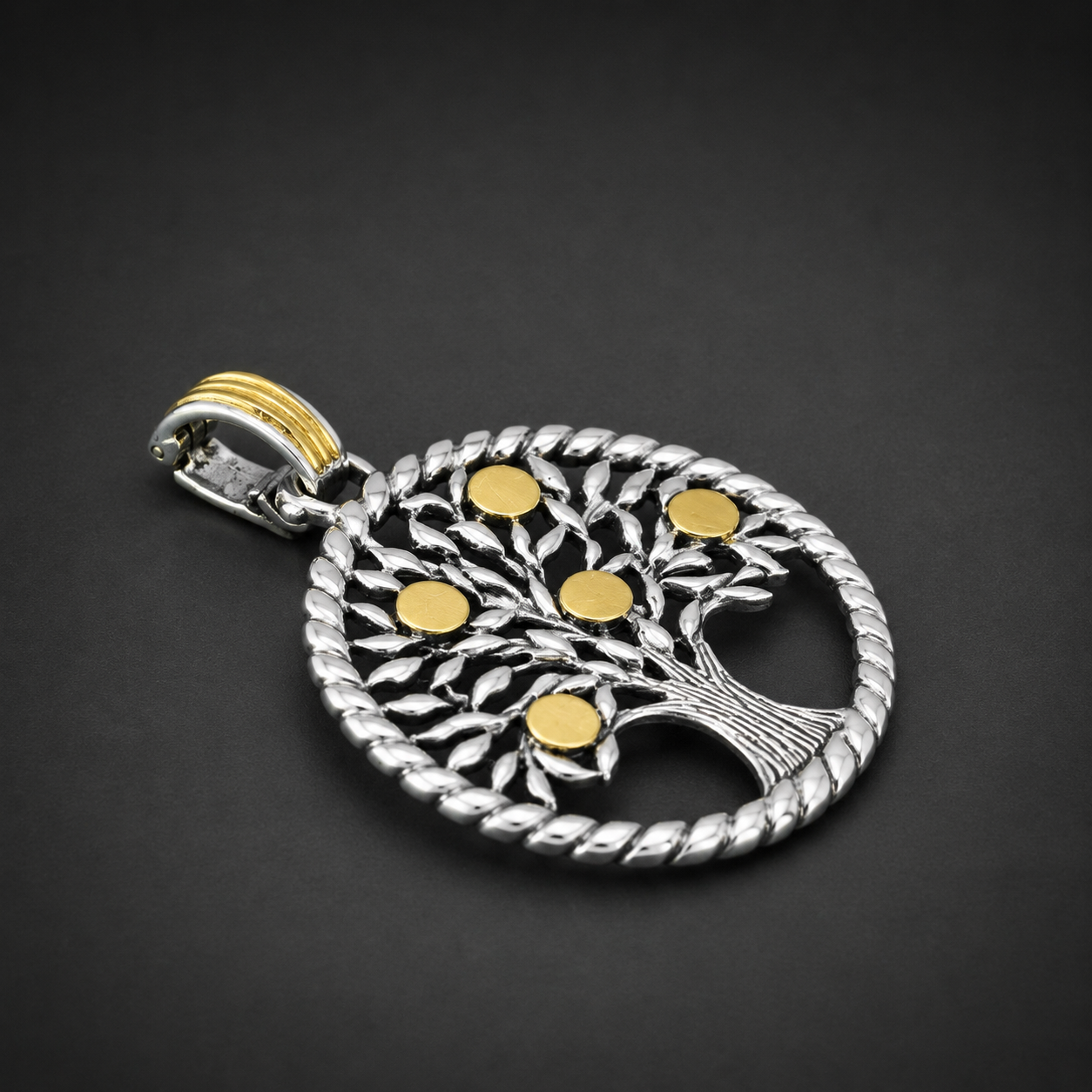 Dije árbol de la vida en plata y oro, ca. 2000. Dije árbol de la vida en plata y oro, ca. 2000.