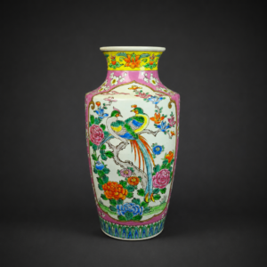 Florero japonés estilo Kutani, ca. 1950.
