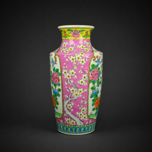 Florero japonés estilo Kutani, ca. 1950.